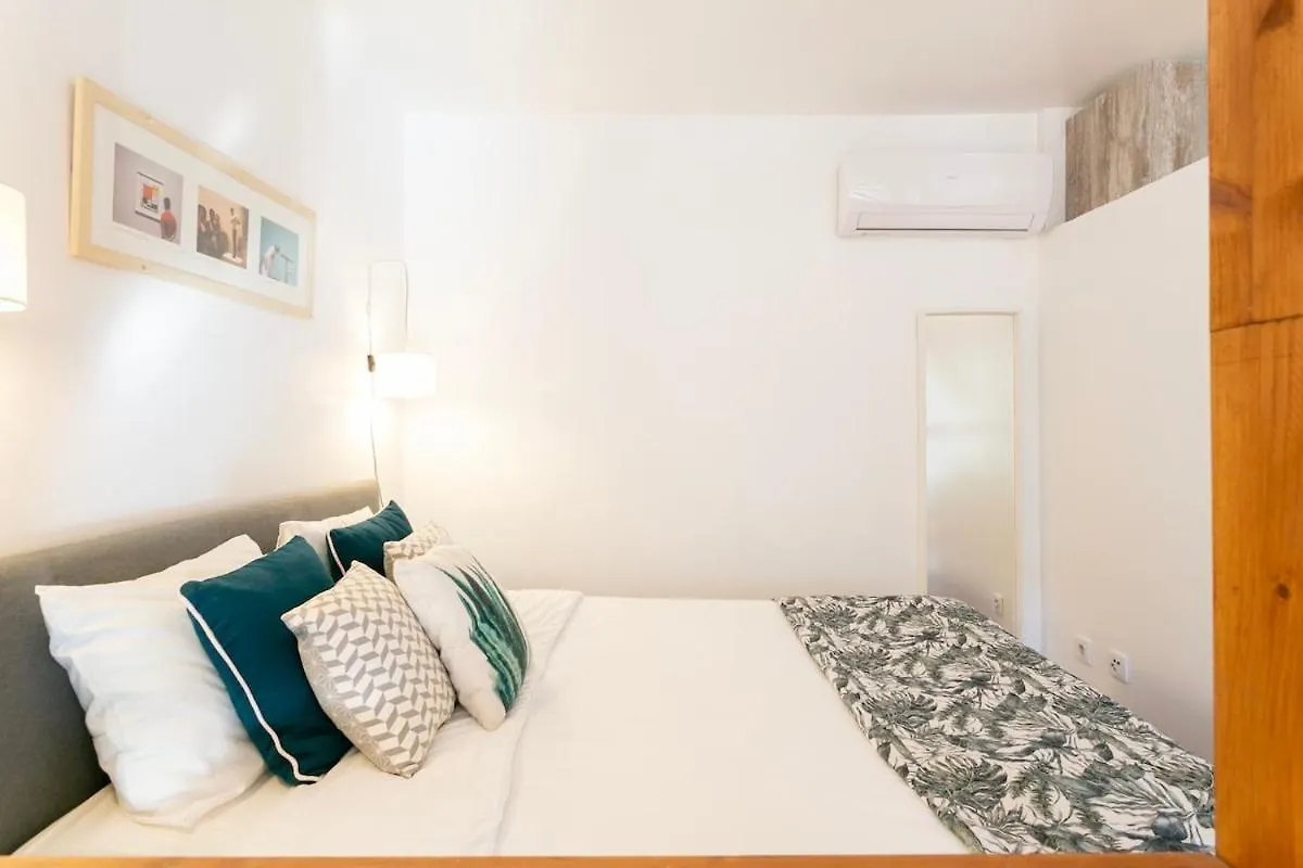 Apartment Cozy Flat With Bright Balcony Trendiest Neighborhood! Lisbon Portugal