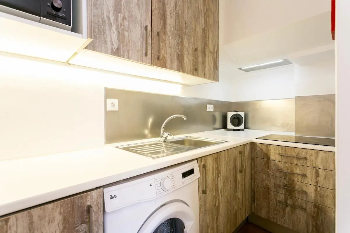 Cozy Flat With Bright Balcony Trendiest Neighborhood! Lisbon 0*,  Portugal