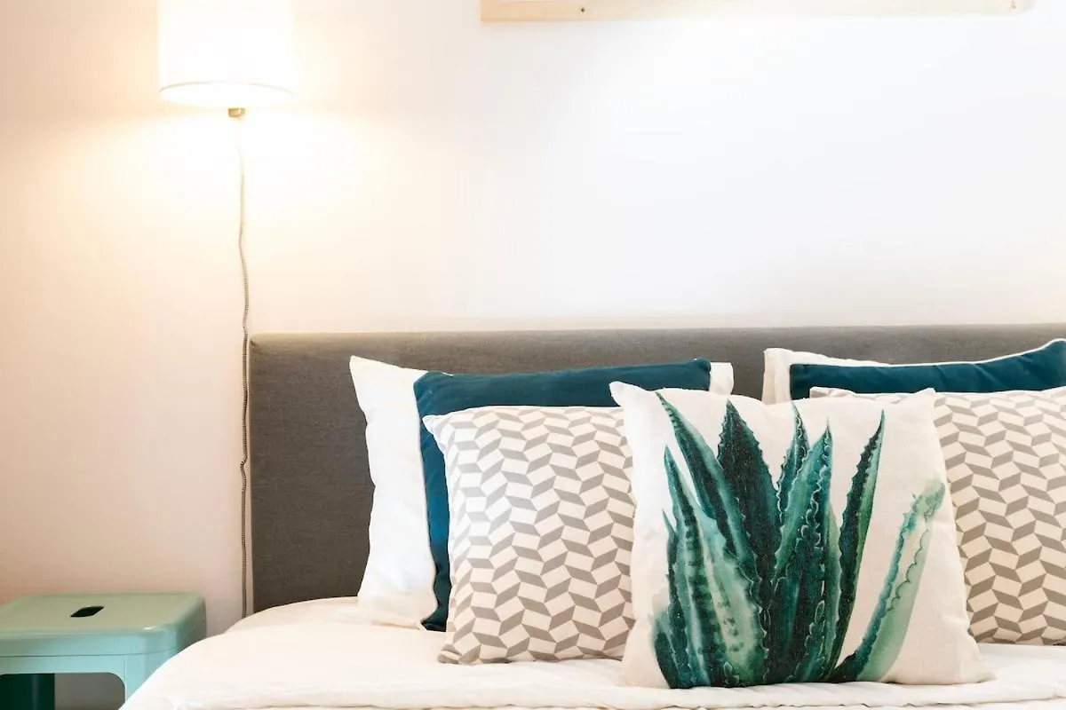 Apartment Cozy Flat With Bright Balcony Trendiest Neighborhood! Lisbon