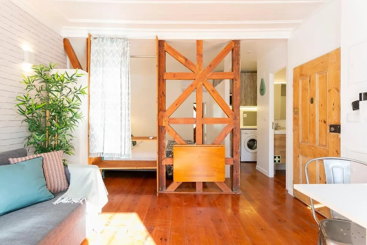 Cozy Flat With Bright Balcony Trendiest Neighborhood! Lisbon Portugal